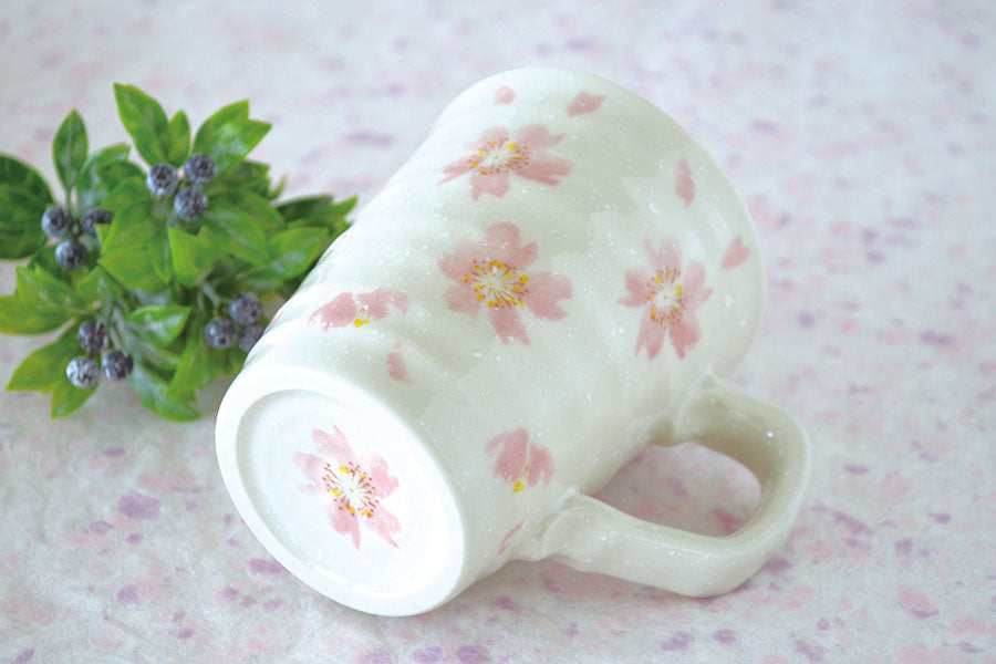 W20066 桜の舞 マグ (ピンク) 食器 おしゃれ かわいい かっこいい シンプル 子供 大人 陶器 北欧 和食器 風 美濃焼 マグカップ ギフト プレゼント