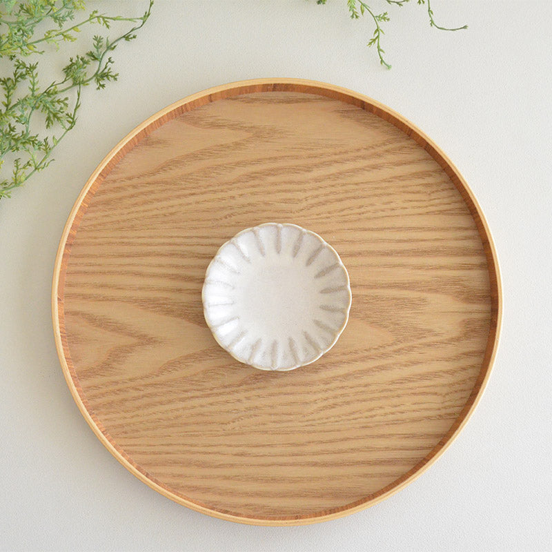 窯変粉引 菊型小皿 小皿 豆皿 醤油皿 薬味皿 おしゃれ シンプル 小さめ かわいい ナチュラル プレート 薬味 調味料 陶器 日本製 和風 美濃焼 食器 食洗機使用可 電子レンジ使用可 来客 正月