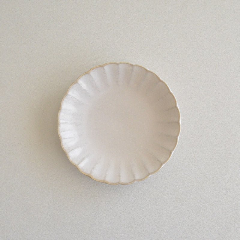 窯変粉引 菊型取皿 小皿 取皿 中皿 プレート おしゃれ シンプル 小さめ かわいい ナチュラル プレート 薬味 調味料 陶器 日本製 和風 美濃焼 食器 食洗機使用可 電子レンジ使用可 来客 正月