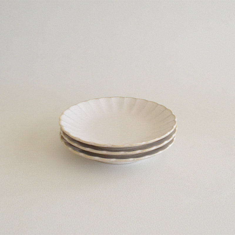 窯変粉引 菊型取皿 小皿 取皿 中皿 プレート おしゃれ シンプル 小さめ かわいい ナチュラル プレート 薬味 調味料 陶器 日本製 和風 美濃焼 食器 食洗機使用可 電子レンジ使用可 来客 正月