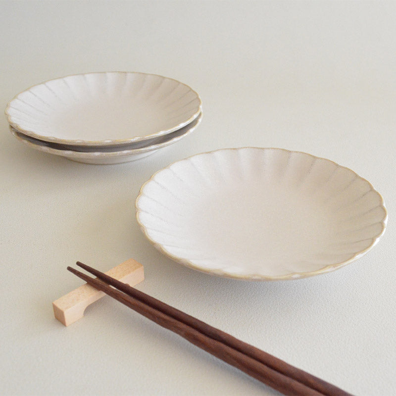 窯変粉引 菊型取皿 小皿 取皿 中皿 プレート おしゃれ シンプル 小さめ かわいい ナチュラル プレート 薬味 調味料 陶器 日本製 和風 美濃焼 食器 食洗機使用可 電子レンジ使用可 来客 正月