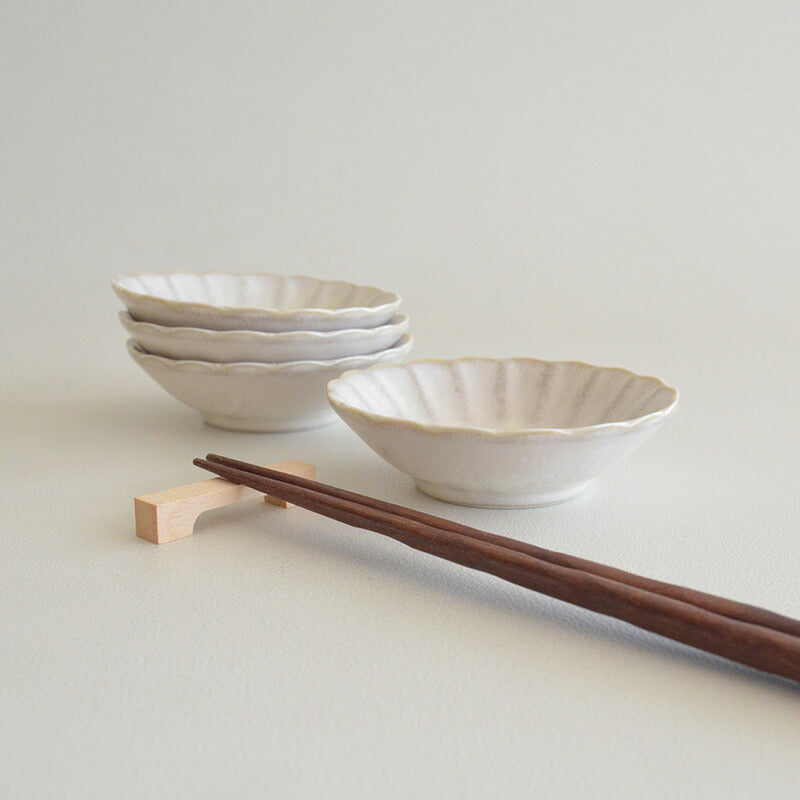 窯変粉引 菊型小鉢 盛鉢/取鉢/縁起/日本製 おしゃれ かわいい かっこいい シンプル 大人 陶器 北欧 和食器 ギフト プレゼント 和食器 小鉢 美濃焼 食器 食洗機使用可 電子レンジ使用可