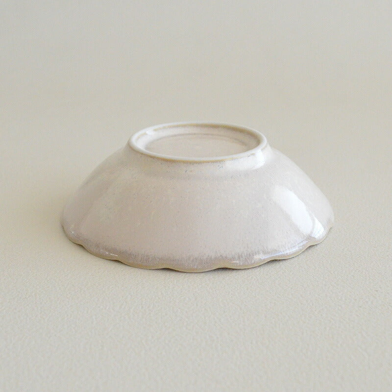 窯変粉引 菊型小鉢 盛鉢/取鉢/縁起/日本製 おしゃれ かわいい かっこいい シンプル 大人 陶器 北欧 和食器 ギフト プレゼント 和食器 小鉢 美濃焼 食器 食洗機使用可 電子レンジ使用可