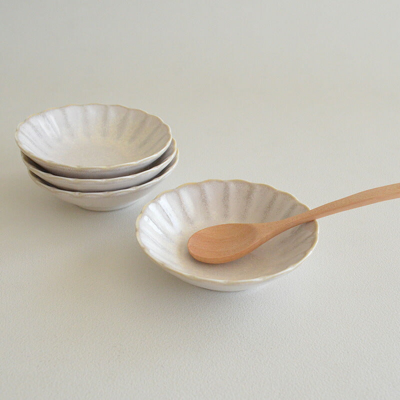 窯変粉引 菊型小鉢 盛鉢/取鉢/縁起/日本製 おしゃれ かわいい かっこいい シンプル 大人 陶器 北欧 和食器 ギフト プレゼント 和食器 小鉢 美濃焼 食器 食洗機使用可 電子レンジ使用可