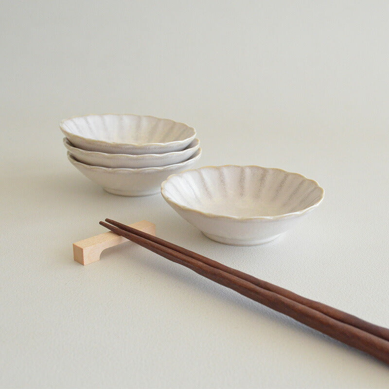 窯変粉引 菊型小鉢 盛鉢/取鉢/縁起/日本製 おしゃれ かわいい かっこいい シンプル 大人 陶器 北欧 和食器 ギフト プレゼント 和食器 小鉢 美濃焼 食器 食洗機使用可 電子レンジ使用可