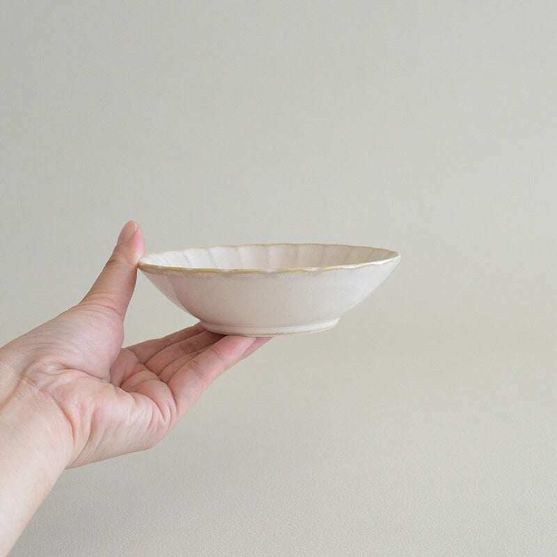 窯変粉引 菊型取鉢 取皿 中皿 プレート おしゃれ シンプル 小さめ かわいい ナチュラル プレート 薬味 調味料 陶器 日本製 和風 美濃焼 食器 食洗機使用可 電子レンジ使用可 来客 正月