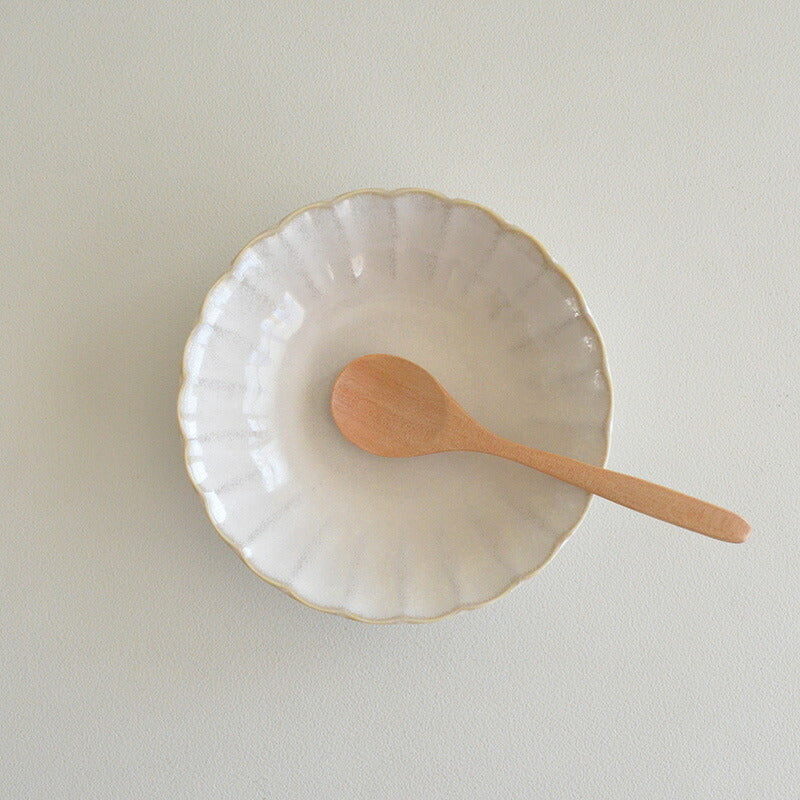 窯変粉引 菊型取鉢 取皿 中皿 プレート おしゃれ シンプル 小さめ かわいい ナチュラル プレート 薬味 調味料 陶器 日本製 和風 美濃焼 食器 食洗機使用可 電子レンジ使用可 来客 正月