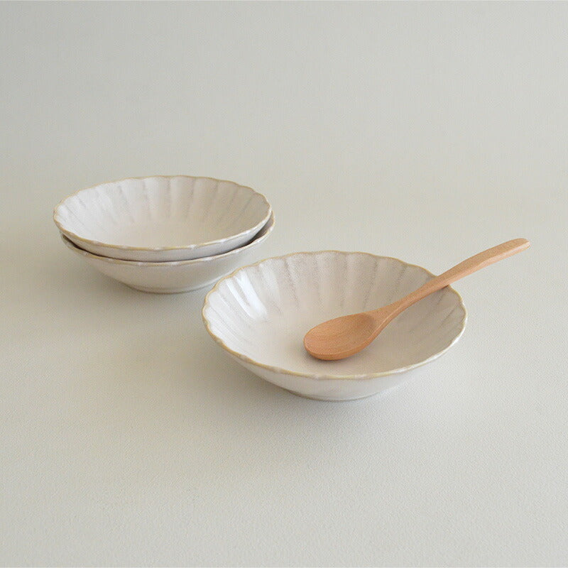 窯変粉引 菊型取鉢 取皿 中皿 プレート おしゃれ シンプル 小さめ かわいい ナチュラル プレート 薬味 調味料 陶器 日本製 和風 美濃焼 食器 食洗機使用可 電子レンジ使用可 来客 正月