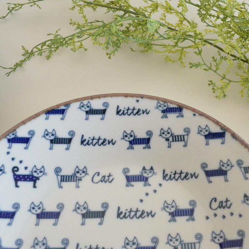 ねこねこ24cmプレート 皿 取り皿 持ち易い 子供用 猫柄 陶器 動物 アニマル 日本製 美濃焼 贈り物ギフトプレゼント クリスマス 冬物 電子レンジ使用可 食洗機使用可 KAKUNI カクニ