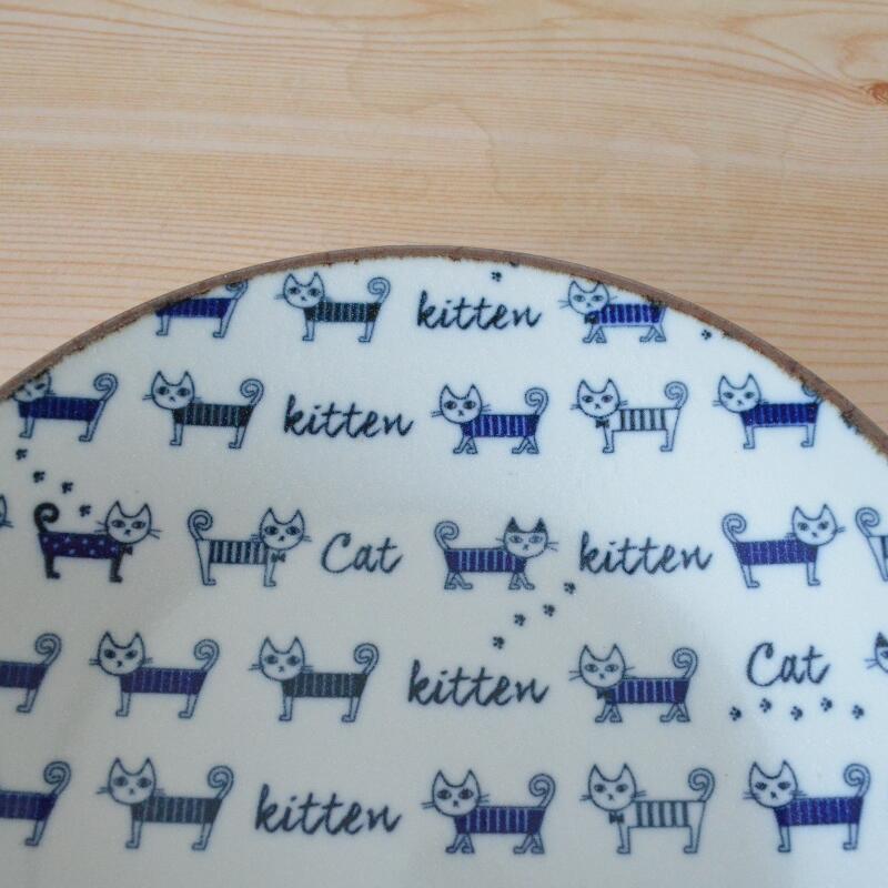 ねこねこ24cmプレート 皿 取り皿 持ち易い 子供用 猫柄 陶器 動物 アニマル 日本製 美濃焼 贈り物ギフトプレゼント クリスマス 冬物 電子レンジ使用可 食洗機使用可 KAKUNI カクニ