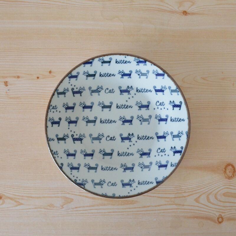 ねこねこ24cmプレート 皿 取り皿 持ち易い 子供用 猫柄 陶器 動物 アニマル 日本製 美濃焼 贈り物ギフトプレゼント クリスマス 冬物 電子レンジ使用可 食洗機使用可 KAKUNI カクニ