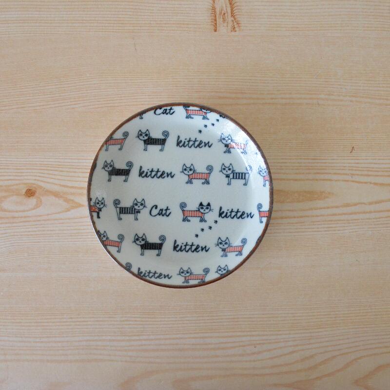ねこねこ14cmプレート 取皿 おしゃれ かわいい 可愛い ネコ 猫 ネコ柄 北欧 シチュー 大きい 日本製 食器 シンプル ナチュラル 食洗機使用可 電子レンジ使用可 プレゼント ギフト
