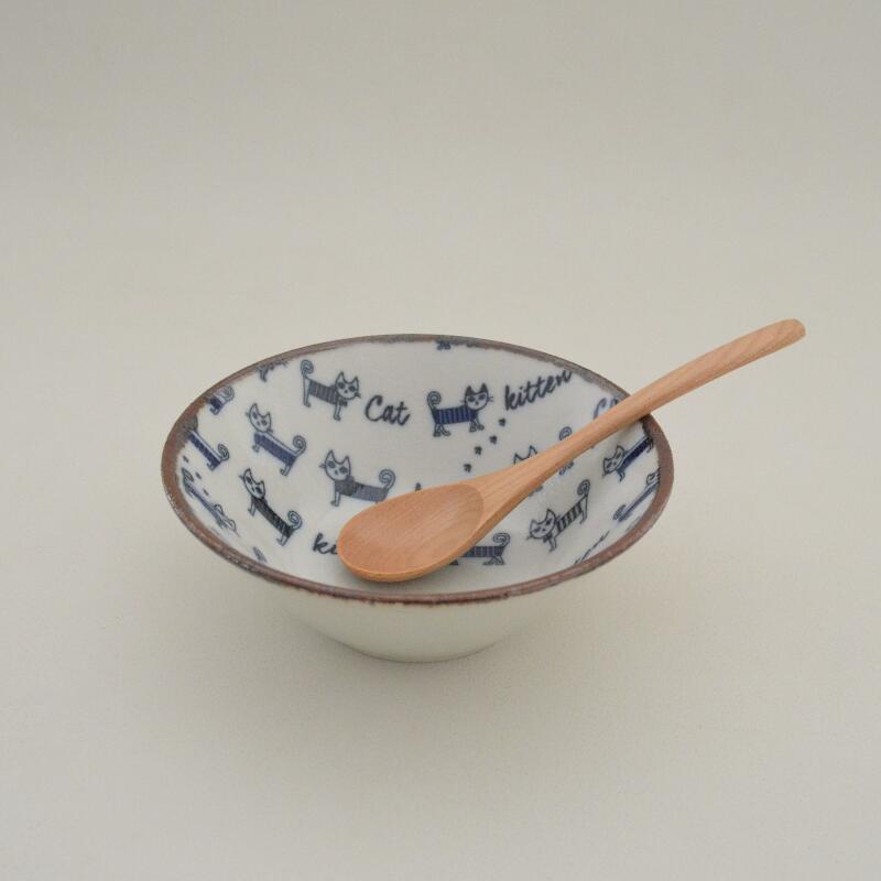 ねこねこ13.5cmボウル おしゃれ かわいい 可愛い ネコ 猫 ネコ柄 北欧 シチュー 大きい 日本製 食器 シンプル ナチュラル 食洗機使用可 電子レンジ使用可 プレゼント ギフト