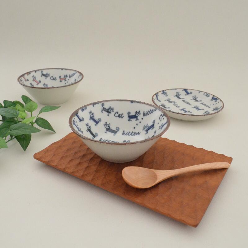 ねこねこ13.5cmボウル おしゃれ かわいい 可愛い ネコ 猫 ネコ柄 北欧 シチュー 大きい 日本製 食器 シンプル ナチュラル 食洗機使用可 電子レンジ使用可 プレゼント ギフト