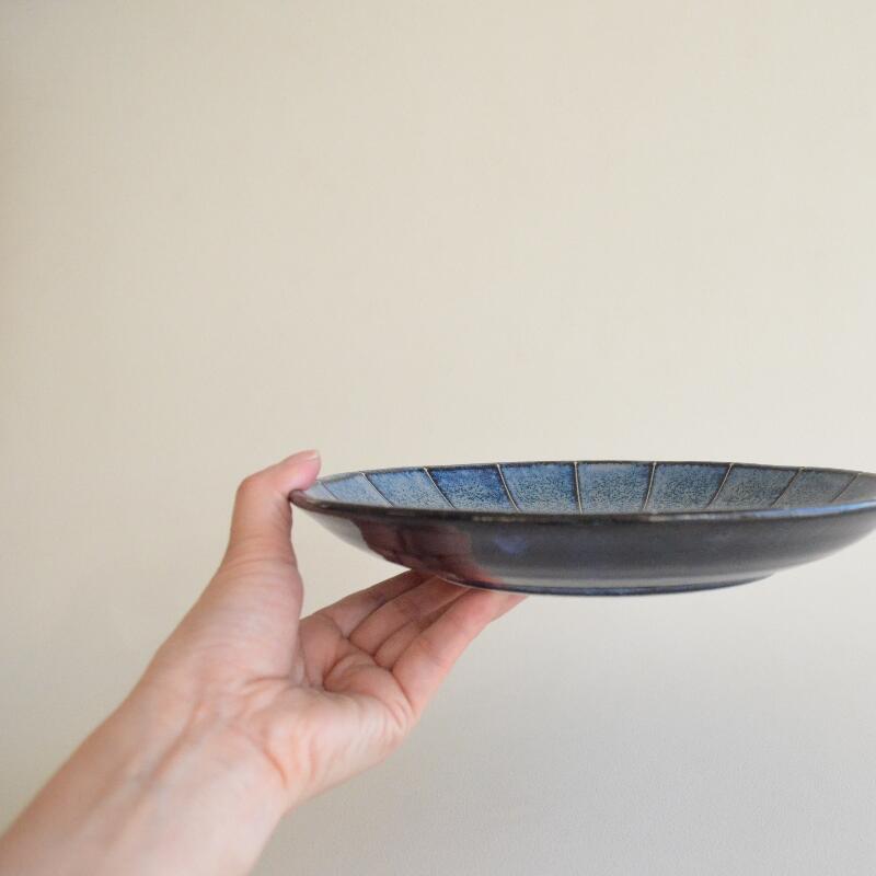 十草 六兵衛大皿 大皿 大きい皿 おしゃれ 盛り皿 食器 陶器 食器 陶器 和食器 国産 日本製 美濃焼 洋風 ナチュラル 盛り皿 茶碗 綺麗 ギフト 食洗機使用可 電子レンジ使用可 シンプル お皿 カフェ風