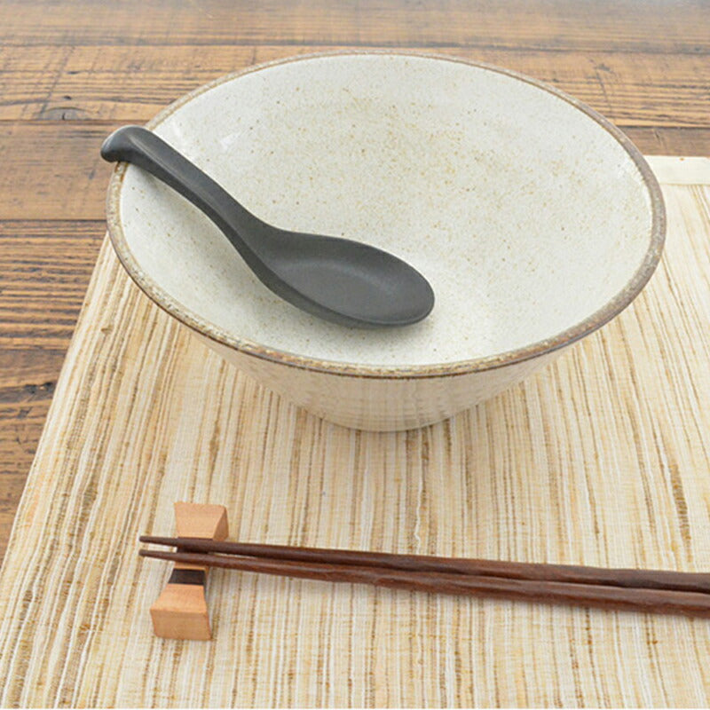 レンゲ 黒結晶マット おしゃれ かわいい 黒 マット ラーメン レンゲ スプーン ナチュラル 国産 日本製 陶磁器 水玉 白 陶器 シンプル 洋風 陶器 美濃焼 電子レンジ対応 食洗機対応 カクニ