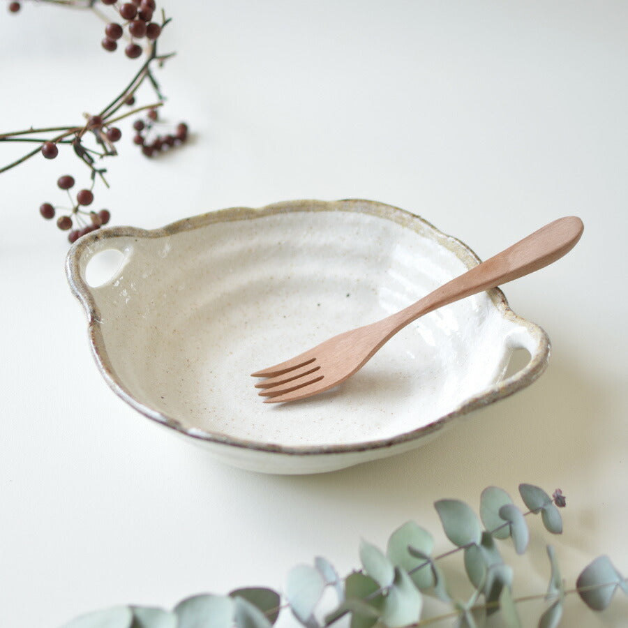 K72055 白唐津両手付大鉢 サラダボウル おしゃれ 鉢 ナチュラル 煮物 変形皿 陶器 かわいい シンプル 白い器 陶器 鉢 粉引 日本製 美濃焼 食器 食洗機対応 電子レンジ使用可 カフェ風 新生活 一人暮らし カクニ KAKUNI