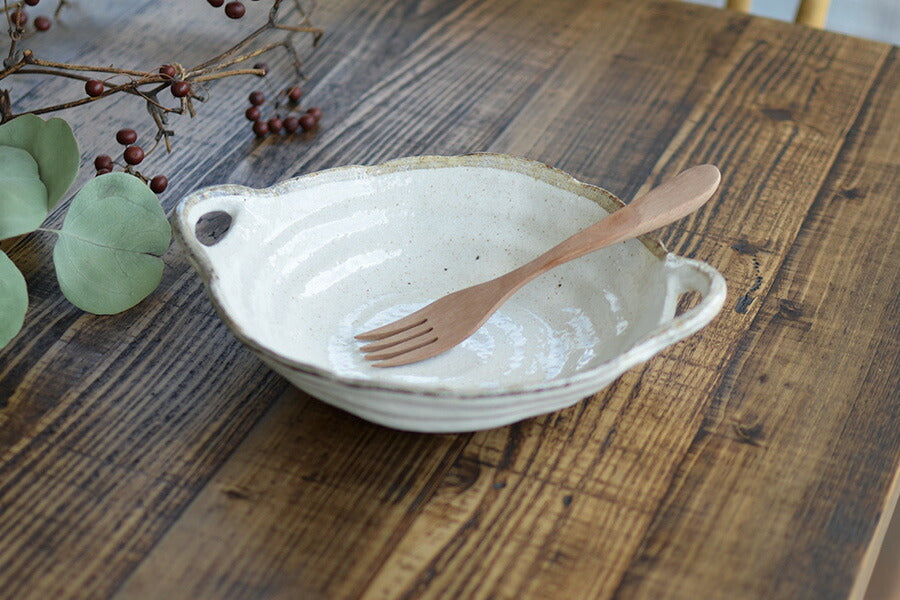 K72055 白唐津両手付大鉢 サラダボウル おしゃれ 鉢 ナチュラル 煮物 変形皿 陶器 かわいい シンプル 白い器 陶器 鉢 粉引 日本製 美濃焼 食器 食洗機対応 電子レンジ使用可 カフェ風 新生活 一人暮らし カクニ KAKUNI