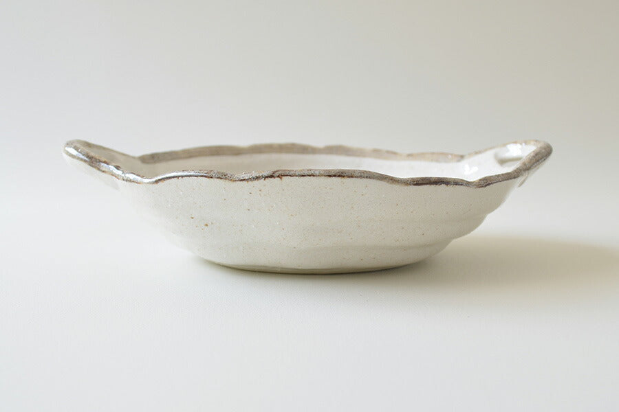 K72055 白唐津両手付大鉢 サラダボウル おしゃれ 鉢 ナチュラル 煮物 変形皿 陶器 かわいい シンプル 白い器 陶器 鉢 粉引 日本製 美濃焼 食器 食洗機対応 電子レンジ使用可 カフェ風 新生活 一人暮らし カクニ KAKUNI