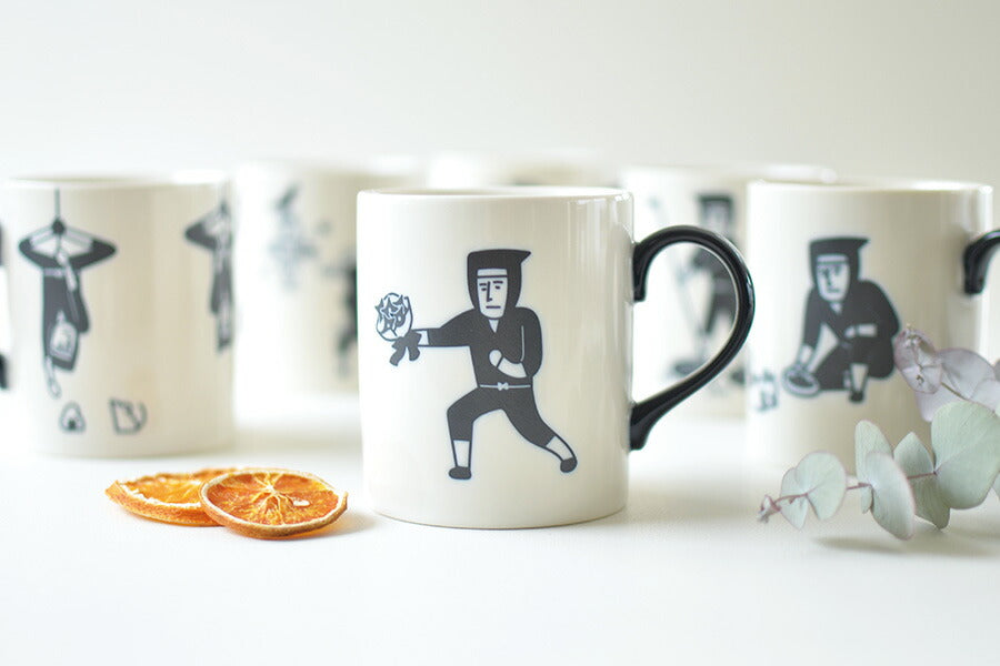 忍者マグ マグカップ おしゃれ 陶器 かわいい おもしろい ギフト プレゼント 白黒 会社用 和風 電子レンジ使用可 食洗機使用可 日本製 美濃焼 カクニ KAKUNI