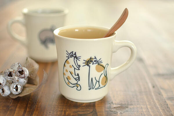 猫と一緒マグ マグカップ 猫 おしゃれ 北欧 ネコ ピンク ベージュ グレー 陶器 かわいい シンプル 電子レンジ使用可 食洗機使用可 日本製 美濃焼 カクニ KAKUNI
