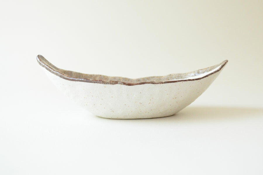 K15030 白唐津 笹船小鉢 おしゃれ 鉢 小鉢 白い 白 ナチュラル シチュー スープ シンプル かわいい 国産 日本製 美濃焼 食器 白い 模様 食洗機対応 電子レンジ可能 カフェ風 新生活 一人暮らし プレゼント ギフト カクニ KAKUNI