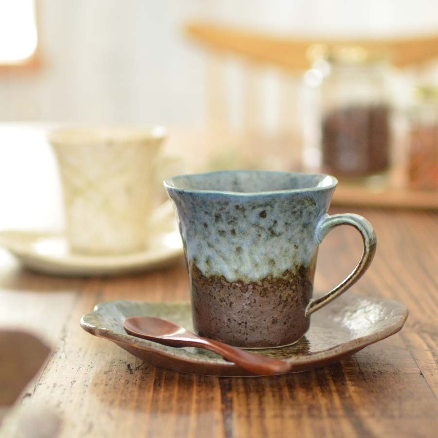 カップ&ソーサー 鉄人 森の湖 オアシス おしゃれ コーヒーカップ 珈琲 紅茶 ティーカップ ギフト 食洗機使用可 電子レンジ使用可 日本製 美濃焼 カクニ
