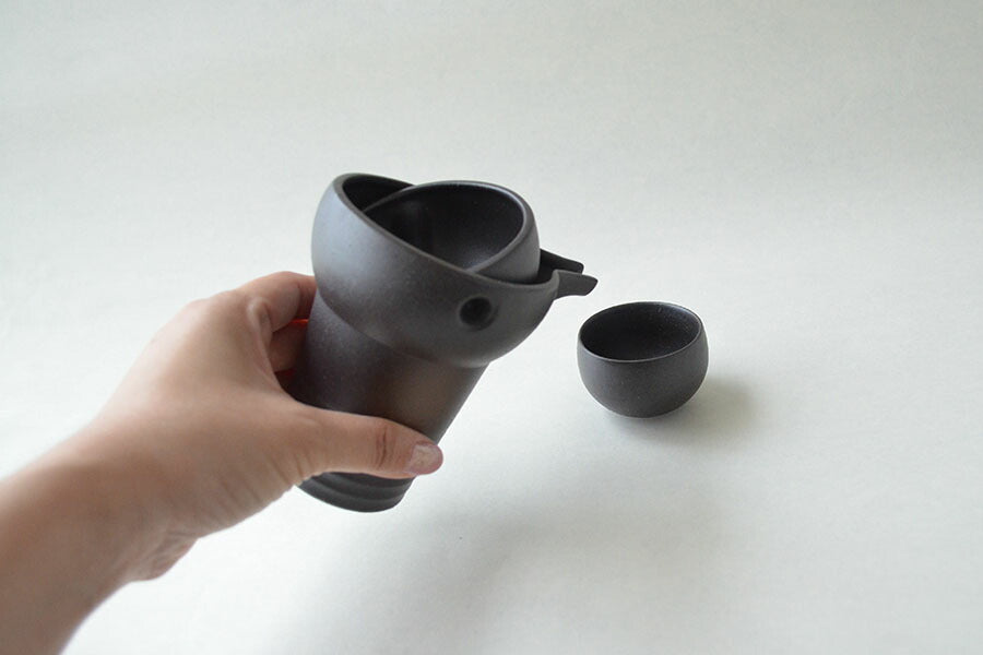 黒備前 ゆらり 1合 冷酒器 冷酒 徳利 酒器 家呑み 家飲み ギフト プレゼント 贈り物 記念品 美濃焼 国産 日本製 食器 食洗機使用可 電子レンジ使用可 KAKUNI カクニ