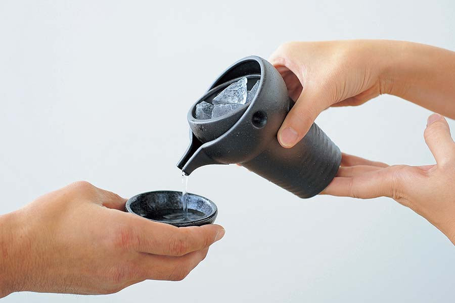 黒備前 ゆらり 1合 冷酒器 冷酒 徳利 酒器 家呑み 家飲み ギフト プレゼント 贈り物 記念品 美濃焼 国産 日本製 食器 食洗機使用可 電子レンジ使用可 KAKUNI カクニ