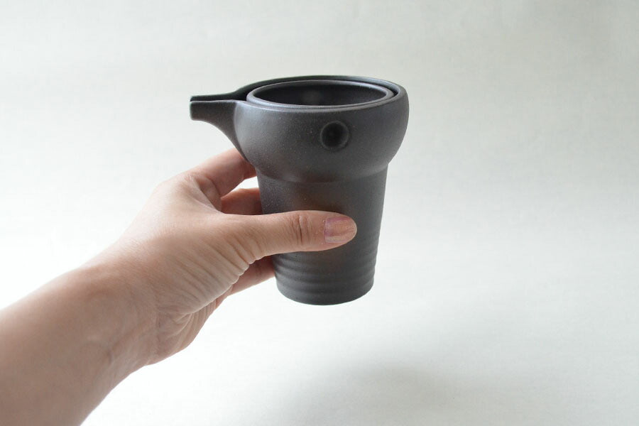 黒備前 ゆらり 1合 冷酒器 冷酒 徳利 酒器 家呑み 家飲み ギフト プレゼント 贈り物 記念品 美濃焼 国産 日本製 食器 食洗機使用可 電子レンジ使用可 KAKUNI カクニ