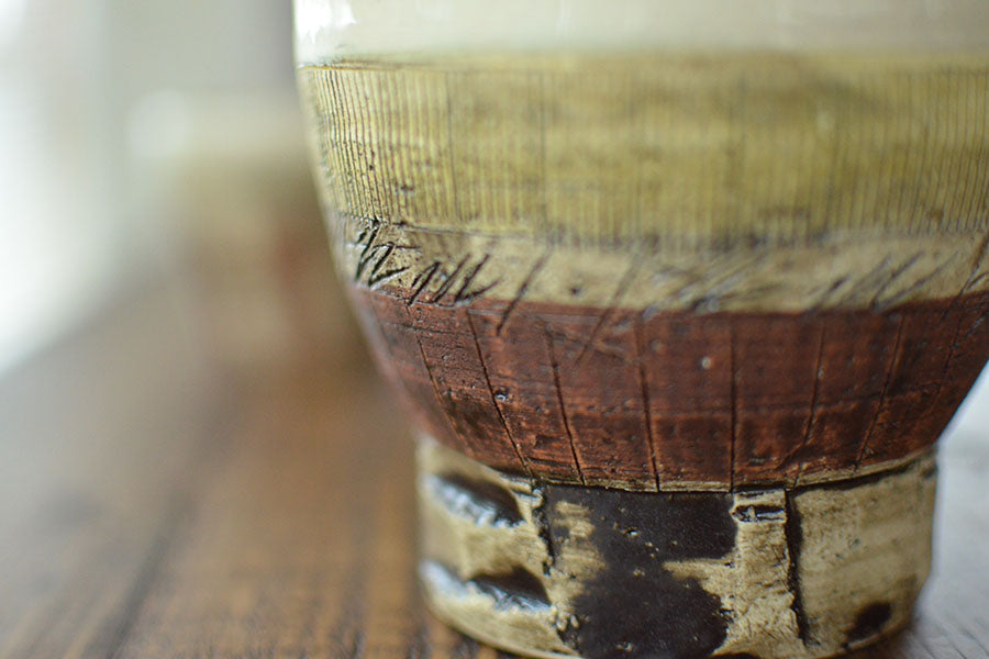 エイジア手造りロックカップ(削り)【おしゃれ かっこいい ハンドメイド 手作り 美濃焼 大きい 陶器 焼き物 父の日 敬老の日 プレゼント 箱入り 美濃焼 日本製 カクニ KAKUNI】