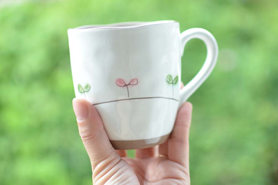 ふたばマグ 陶器 マグカップ 大きめ おしゃれ 大きい ギフト プレゼント お揃い ナチュラル 白 大き目 ふたば 国産 夫婦 植物柄 リーフ柄 シンプル 持ち易い ギフト包装 日本製 美濃焼 陶磁器 食器 KAKUNI カクニ
