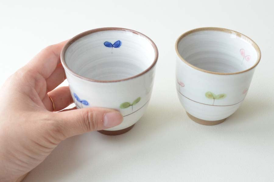 ふたば湯呑 湯呑 おしゃれ シンプル かわいい 日本製 美濃焼 プレゼント ギフト 結婚 出産 内祝い 引き出物 金婚式 誕生日プレゼント 還暦祝い 古希 喜寿 米寿 退職 定年