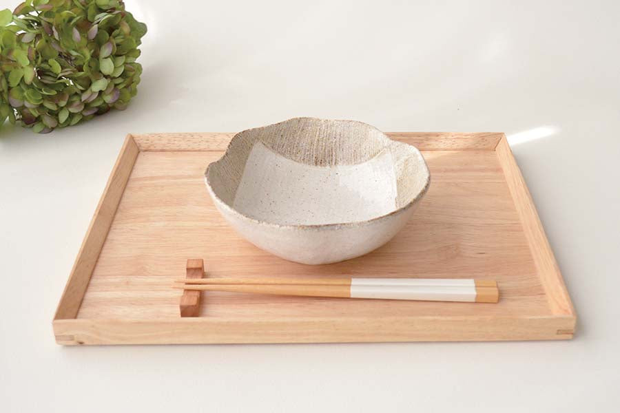 白唐津ヌリワケ花形煮物鉢【鉢 豆腐 小鉢 おしゃれ ナチュラル 白 陶器 白唐津 カフェ 電子レンジ使用可 食洗機使用可 日本製 美濃焼 カクニ KAKUNI】