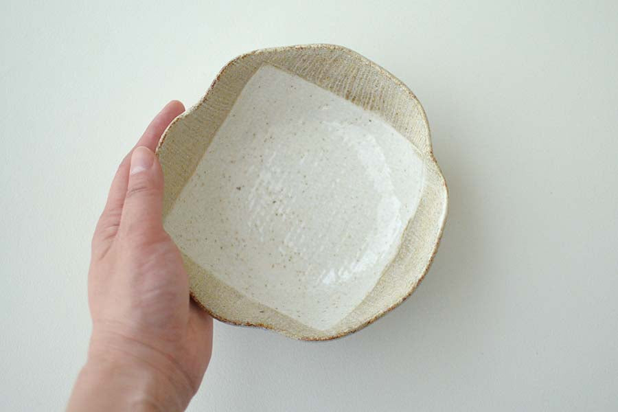 白唐津ヌリワケ花形煮物鉢【鉢 豆腐 小鉢 おしゃれ ナチュラル 白 陶器 白唐津 カフェ 電子レンジ使用可 食洗機使用可 日本製 美濃焼 カクニ KAKUNI】