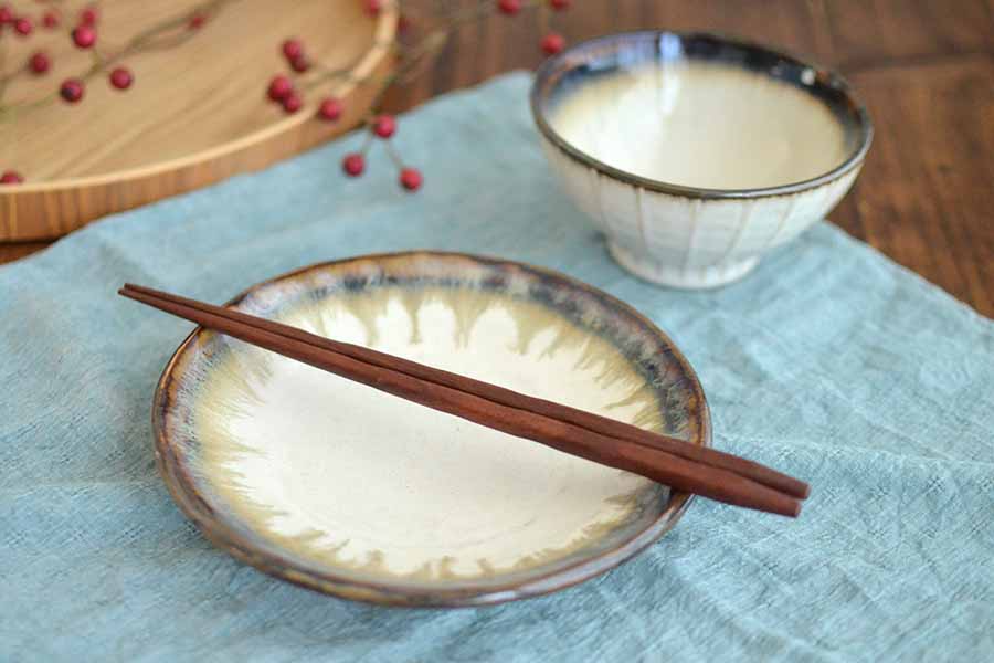 錆簾手びねり取皿【取り皿 小皿 おしゃれ かっこいい 日本製 美濃焼 陶磁器 食器 電子レンジ対応 食洗機対応 白 和風カクニ】
