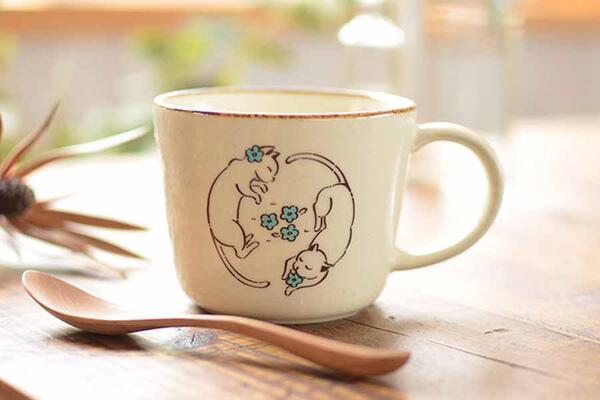 ほっこりアニマル花束マグ 陶器 マグカップ おしゃれ 大きめ 美濃焼 かわいい 可愛い 猫 レトロ ネコ ナチュラル シンプル 電子レンジ使用可 食洗機使用可 日本製 国産プレゼント ギフト 動物柄 カクニ KAKUNI