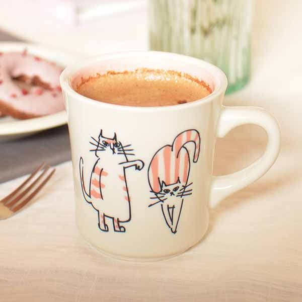 猫と一緒マグ マグカップ 猫 おしゃれ 北欧 ネコ ピンク ベージュ グレー 陶器 かわいい シンプル 電子レンジ使用可 食洗機使用可 日本製 美濃焼 カクニ KAKUNI