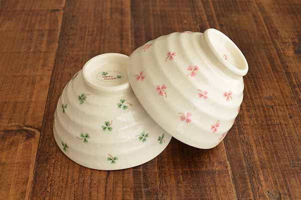 ハッピークローバー飯碗 お茶碗 おしゃれ かわいい セット 国産 日本製 美濃焼 器 食器 磁器 飯碗 食洗機使用可 リーフ 葉っぱ 新生活 お祝い 結婚祝い 贈り物 ギフト プレゼント