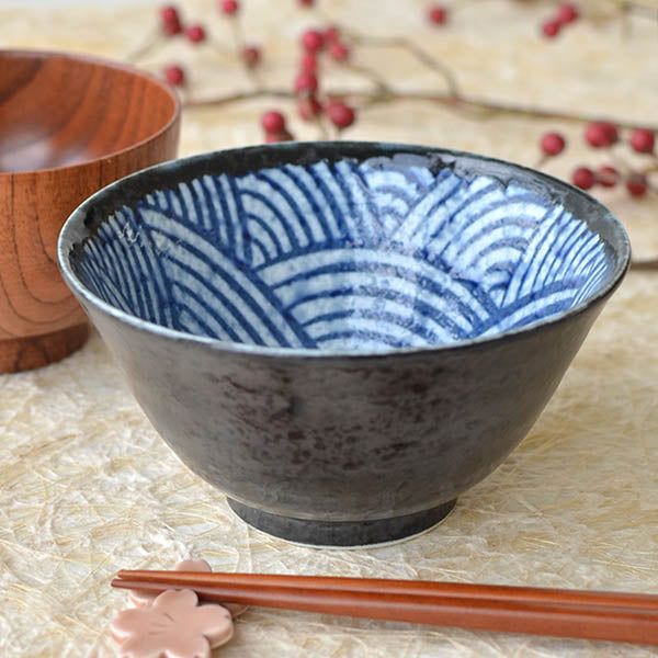 青海波 飯碗 お茶碗 おしゃれ 食器 かっこいい 青 ブルー 食器 ご飯 飯碗 和食器 和風 柄物 縁起物 濃紺 国産 日本製 美濃焼 食洗機使用可 電子レンジ使用可 子供 小さめ 日本製 美濃焼 新生活ギフトプレゼントカクニ