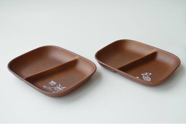 木目スクエアーワンプレート だるまとハシビロコウ フレンチブルドック 犬 ふれんちぶる ランチプレート かわいい おしゃれ 木目 ウッド 国産 日本製 軽量 軽い 割れにくい 樹脂製 アウトドア 電子レンジ対応 食洗機対応