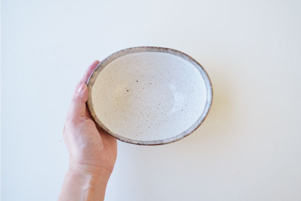 K15073 白唐津 楕円深鉢 鉢 陶器 ボウル スープ 汁物 お椀 おしゃれ 食器 うつわ 和食器 国産 日本製 美濃焼 洋風 ナチュラル 盛り鉢 茶碗 綺麗 ギフト 食洗機使用可 電子レンジ使用可 かわいい シンプル 白い お皿 カフェ風 ランチ