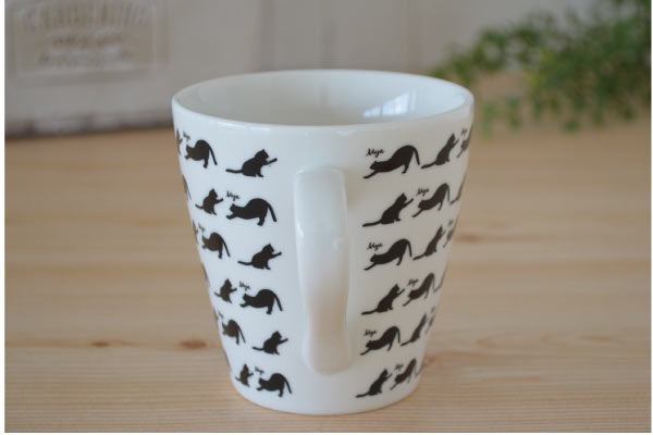 モノトーン猫マグ マグカップ 猫 おしゃれ シンプル かわいい 黒猫 白猫 北欧 日本製 コーヒーカップ 陶器 綺麗 ギフト ギフトボックス入り シンプル 洋風 陶器 美濃焼 電子レンジ対応 食洗機対応 カクニ
