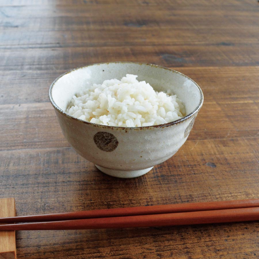 水玉白唐津 飯碗【お茶碗 飯碗 ご飯茶碗 大き目 おしゃれ シンプル かわいい 日本製 美濃焼 食器 白い 模様 食洗機対応 レンジOK カフェ風 プレゼント ギフト カクニ KAKUN】