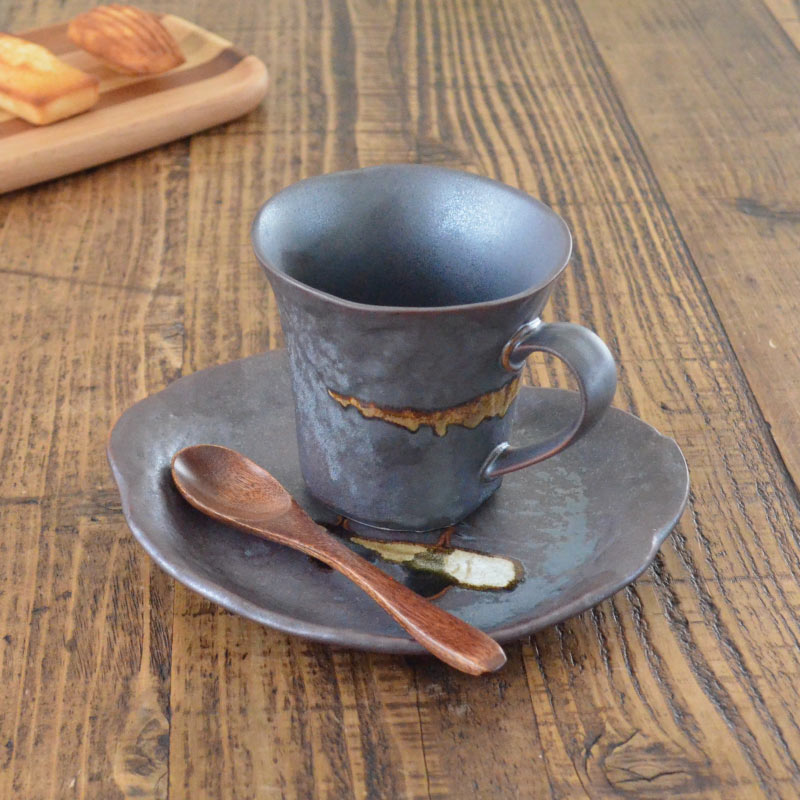 カップ&ソーサー 鉄人 森の湖 オアシス おしゃれ コーヒーカップ 珈琲 紅茶 ティーカップ ギフト 食洗機使用可 電子レンジ使用可 日本製 美濃焼 カクニ