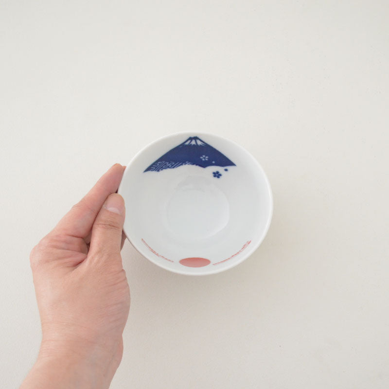カロリー飯碗 富士山 飯碗 おしゃれ かわいい 富士山 目盛り付き カロリー計算 便利 茶碗 ごはん茶碗 食器 ご飯 陶器 和食器 和風 国産 日本製 美濃焼 食洗機使用可 電子レンジ使用可 カクニ 赤 青