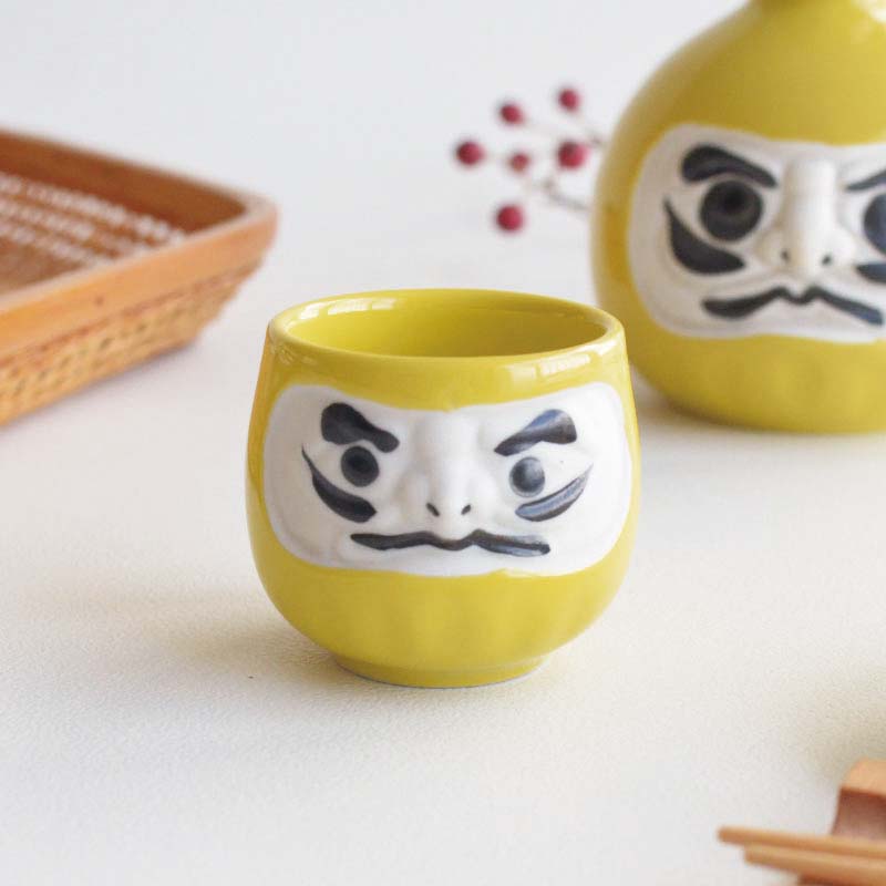 風水だるま金運の黄色盃 酒器 おしゃれ 大きい ギフト おもしろい 風水 縁起物 手描き 日本製 国産 美濃焼 陶磁器 食器 電子レンジ対応 食洗機対応 かわいい お祝い プレゼント 敬老の日