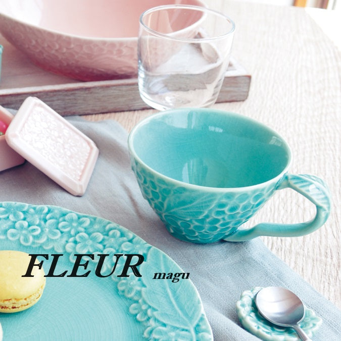 フルール マグ【マグカップ コーヒー おしゃれ 花柄 プレゼント ギフト ピンク グリーン 日本製 美濃焼 陶磁 器 食器 レンジ対応 食洗機対応 四つ葉 カクニ】