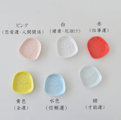 風水招き猫醤油小皿 醤油皿 皿 小皿 おしゃれ食器 かわいい プレート 薬味 そば 変形 手塩皿 調味料 日本製 美濃焼 食洗機対応 電子レンジ使用可 プレゼント ギフト カクニ KAKUNI 縁起物