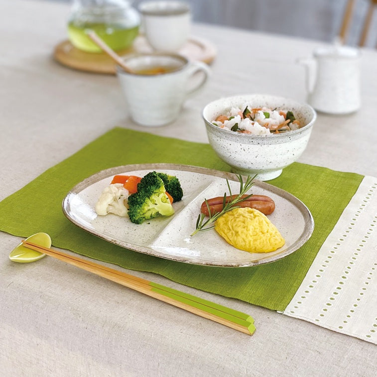 K12274  白唐津二つ仕切り皿 仕切り 皿 おしゃれ 仕切り皿 ワンプレート 朝食皿 陶器 白い食器 かわいい シンプル ランチ 子供用 電子レンジ使用可 食洗機使用可 日本製 美濃焼 国産 カクニ KAKUNI